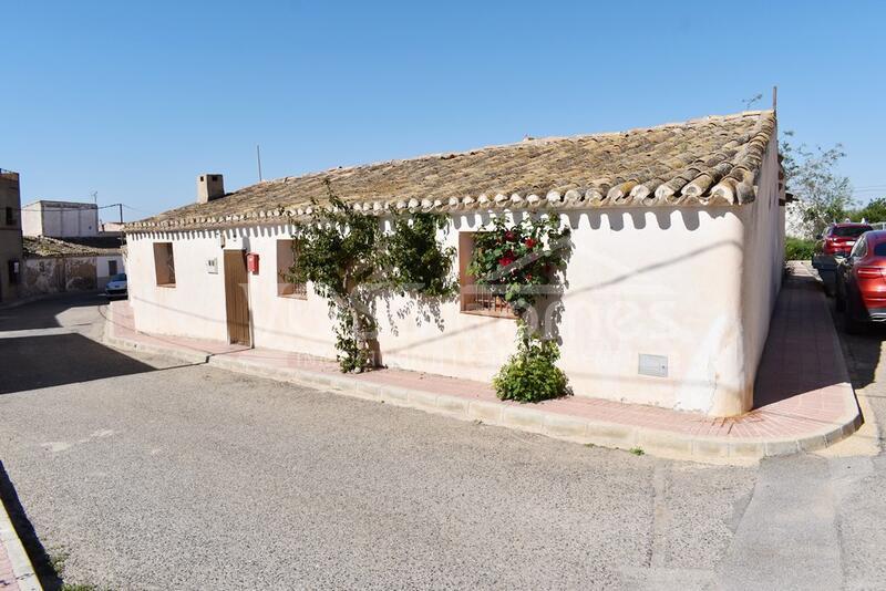VH1938: Casa Esquina, Village / Town House for Sale in Huércal-Overa, Almería