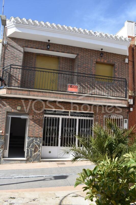 VH1967: Casa Kiko, Stadthaus zu verkaufen im Taberno, Almería