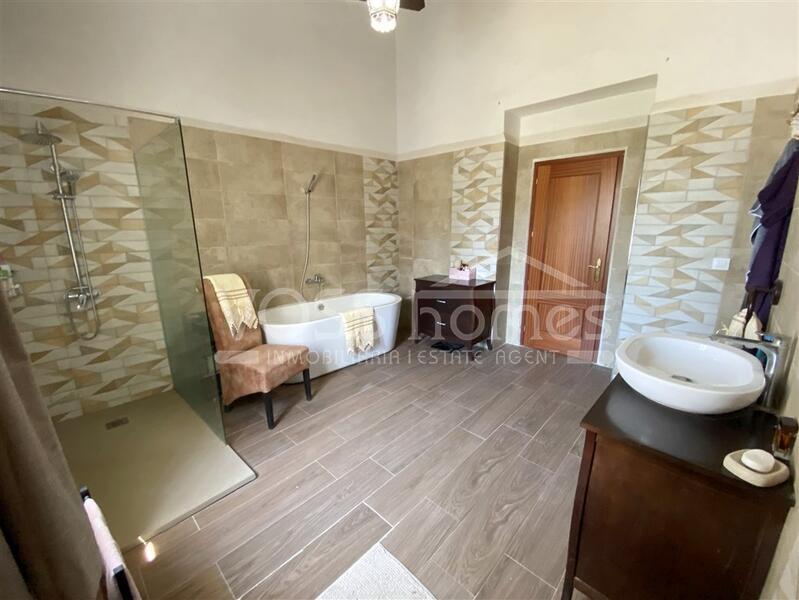 VH2588: Country House / Cortijo for Sale in Huércal-Overa Countryside